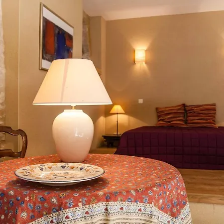 Апартаменты Studio Avec Piscine Dans Maison Forte, 8Km Sarlat Saint-Andre-d'Allas