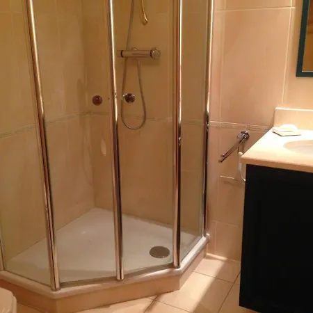 Dans Maison Forte, 8km Sarlat Apartment