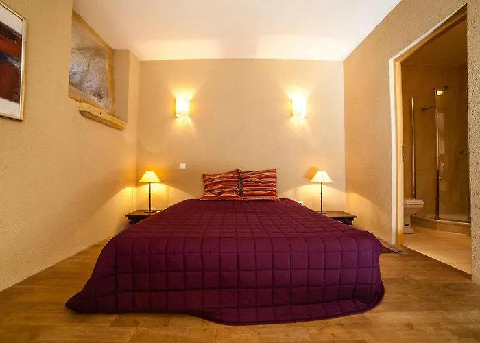 Dans Maison Forte, 8km Sarlat アパート